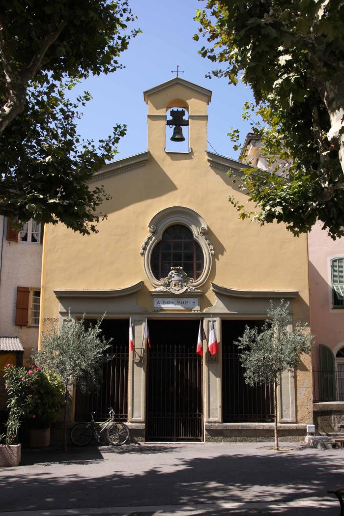 Chapelle de la Confraternité sous le titre de la Sainte Croix. Chapelle de l'Annonciation. Monuments aux Morts Glorieux. Cliché P. Thomassin, Roudoule.