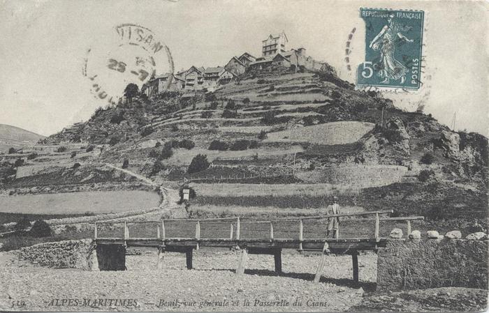 519 - ALPES-MARITIMES - Beuil (Alt 1453 m) vue générale et la passerelle du Cians