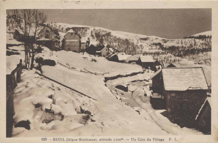 929. Beuil (A.-M.) - alt 1500 m - un coin de village