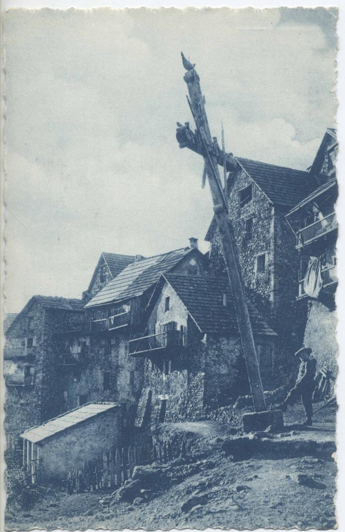 Beuil - Route des Alpes de Nice à Barcelonnette - Calvaire